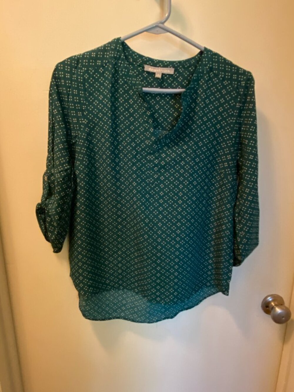 Daniel Rainn Green Printed Blouse Medium Roll Tab Sleeve Lightweight Top